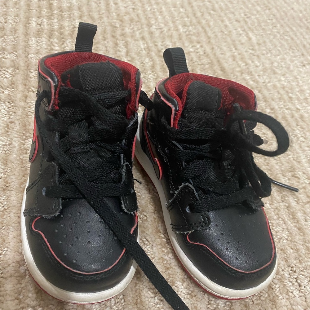 Jordan 1 size 4c- black and red